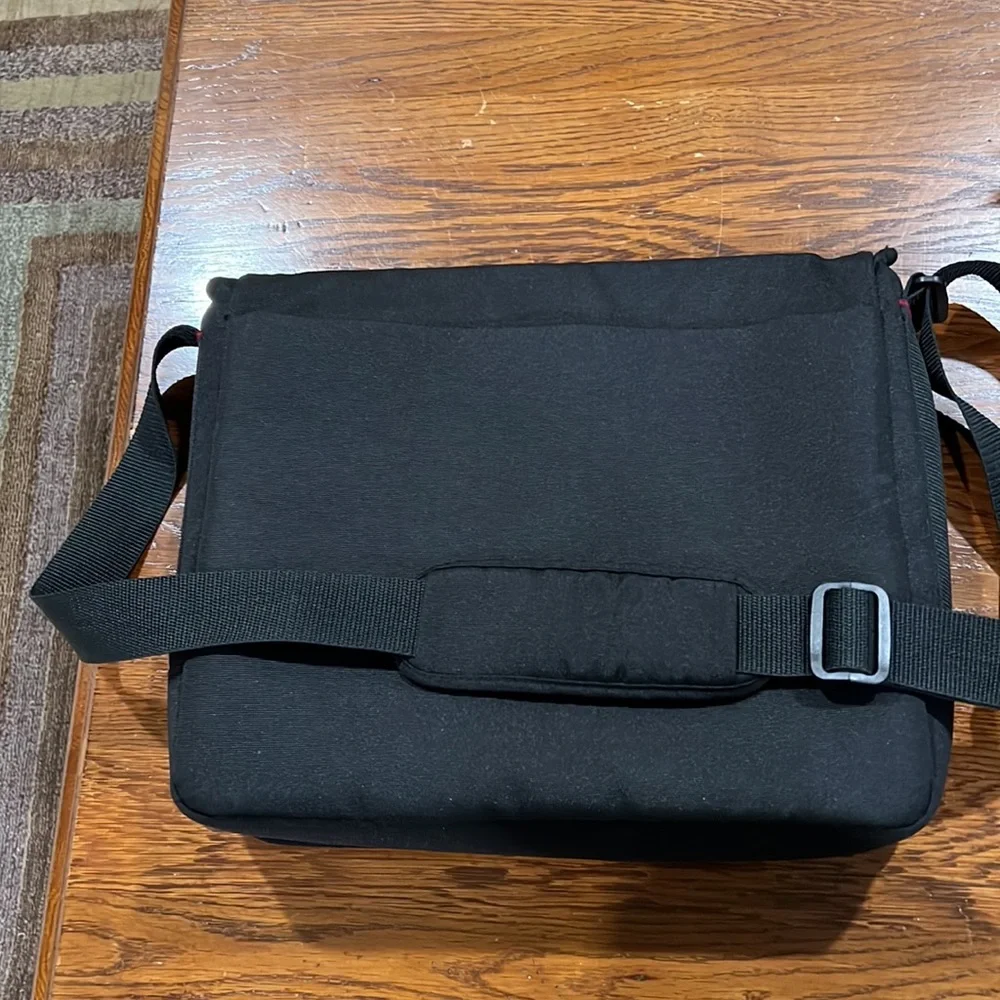 Used Belkin Bags | Laptop | color: Black /Red | - Picture 8 of 9